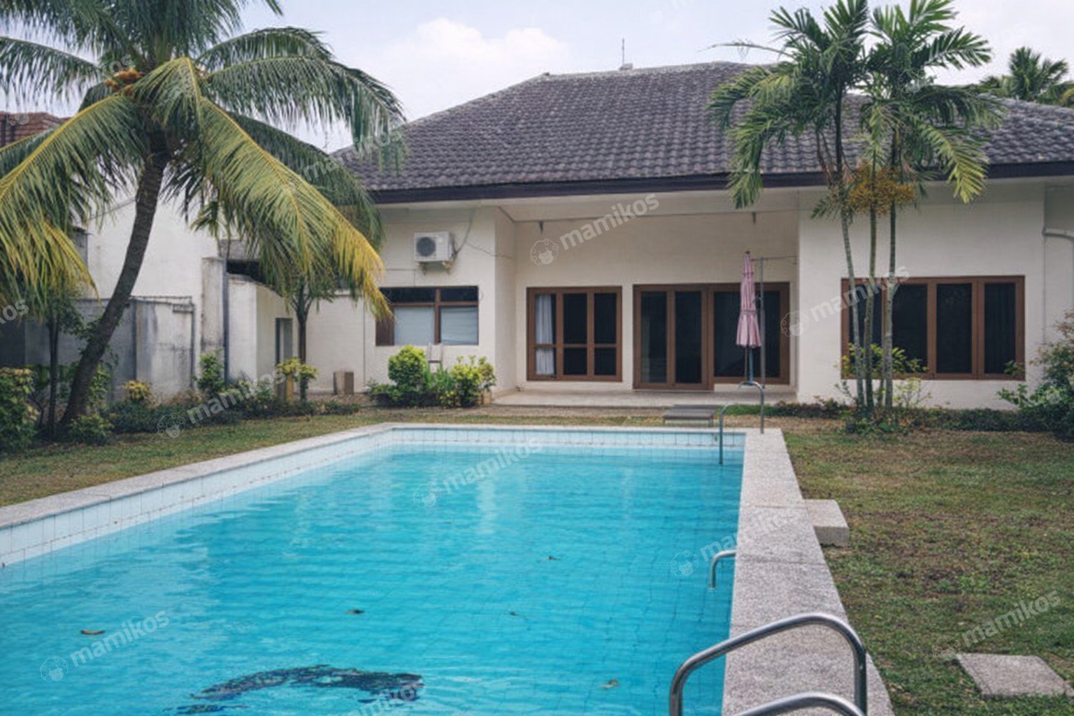Rumah Sertifikat SHM 4 Kamar Tidur 3 Kamar Mandi Kemang Jakarta Selatan