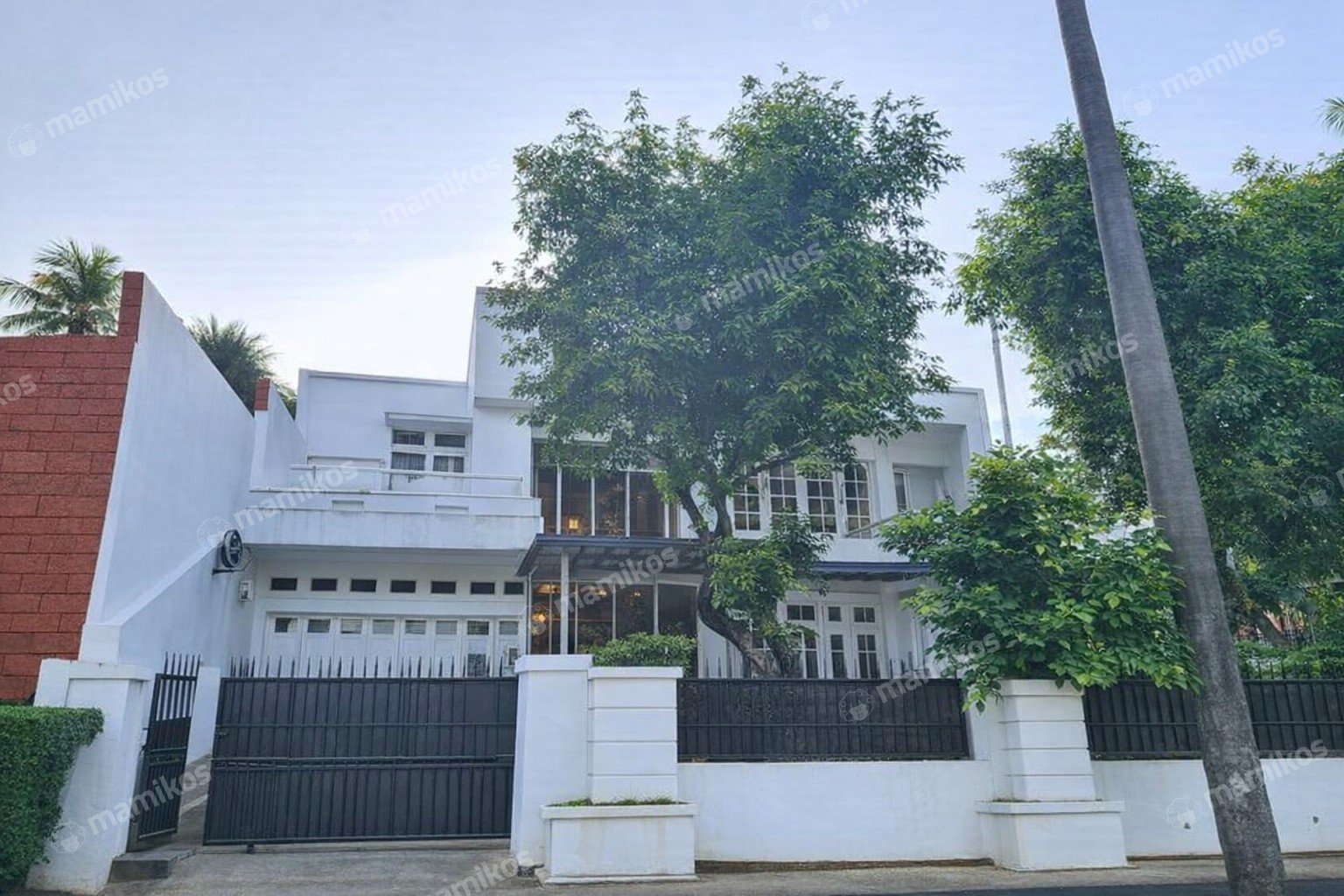 Rumah Sertifikat SHM 6 Kamar Tidur 4 Kamar Mandi Pondok Indah Jakarta Selatan
