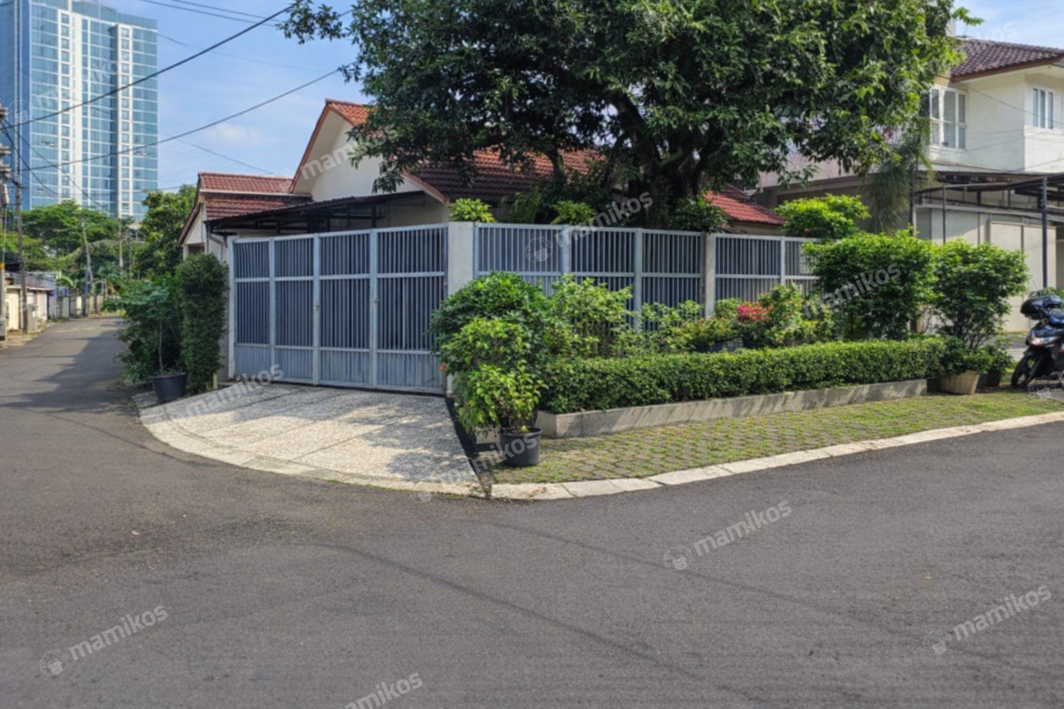 Rumah Sertifikat SHM 3 Kamar Tidur 2 Kamar Mandi Kebayoran Baru Jakarta Selatan