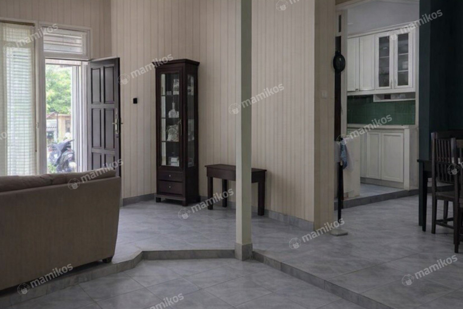 Rumah Sertifikat SHM 5 Kamar Tidur 4 Kamar Mandi Kembangan Jakarta Barat - Photo 2