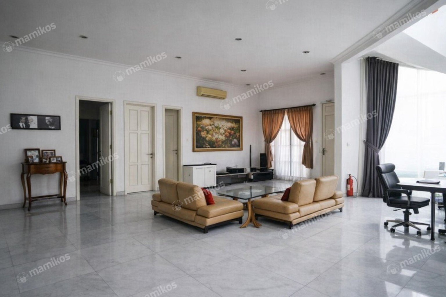Rumah Sertifikat SHM 4 Kamar Tidur 5 Kamar Mandi Intercon Jakarta Barat - Photo 2