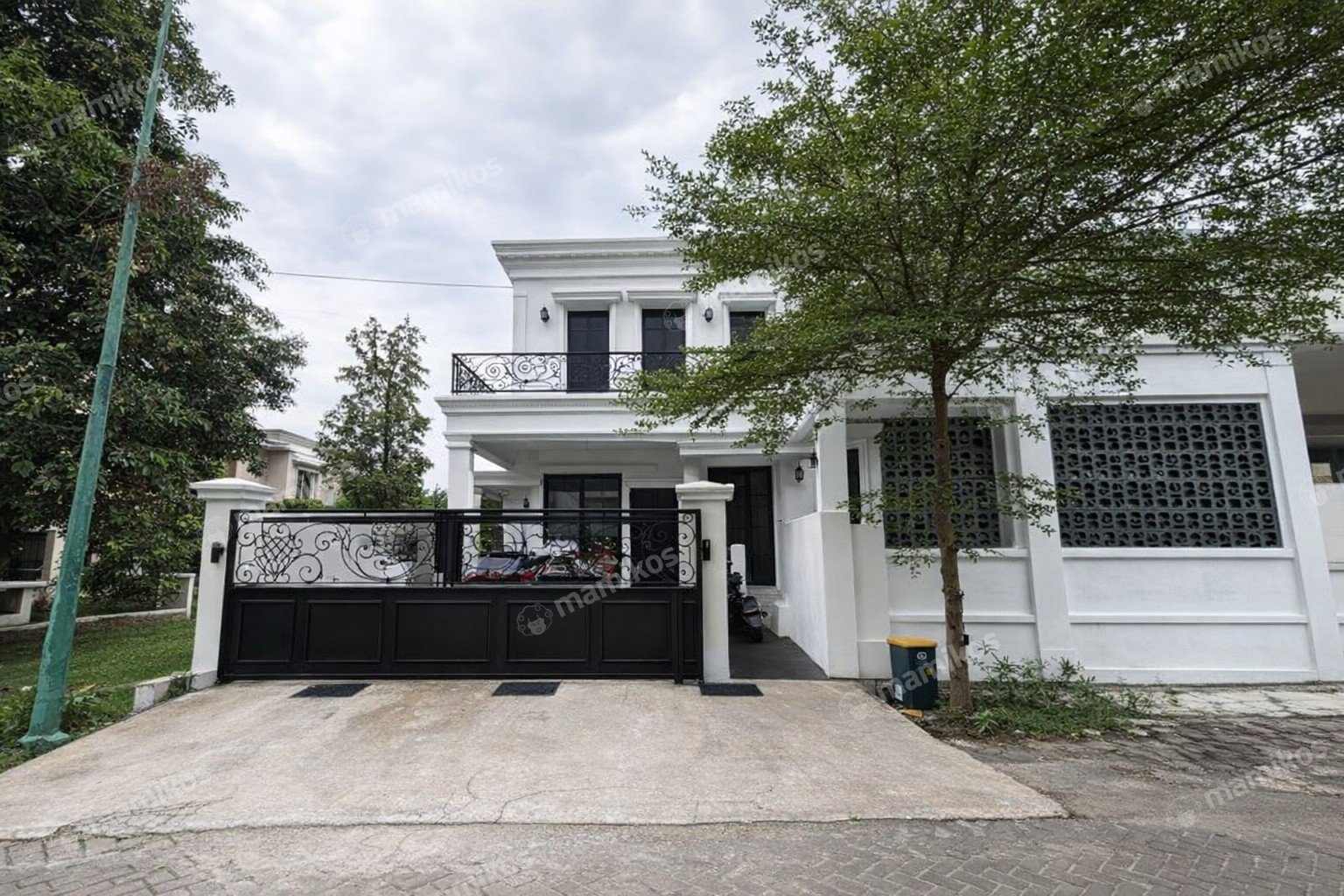 Rumah Sertifikat SHM 5 Kamar Tidur 4 Kamar Mandi Raffles Hills Jakarta Timur