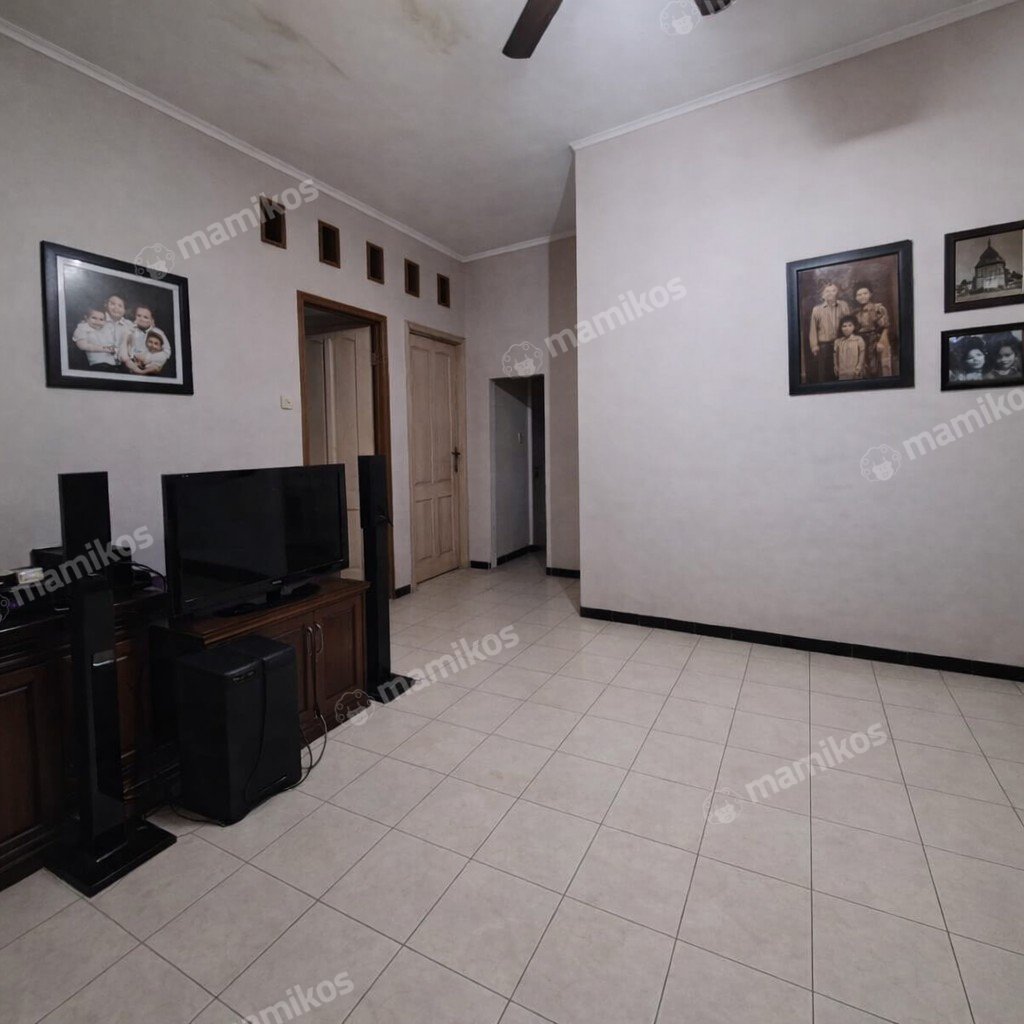 Rumah Sertifikat SHM 3 Kamar Tidur 2 Kamar Mandi Jatiwaringin Jakarta Timur - Photo 4