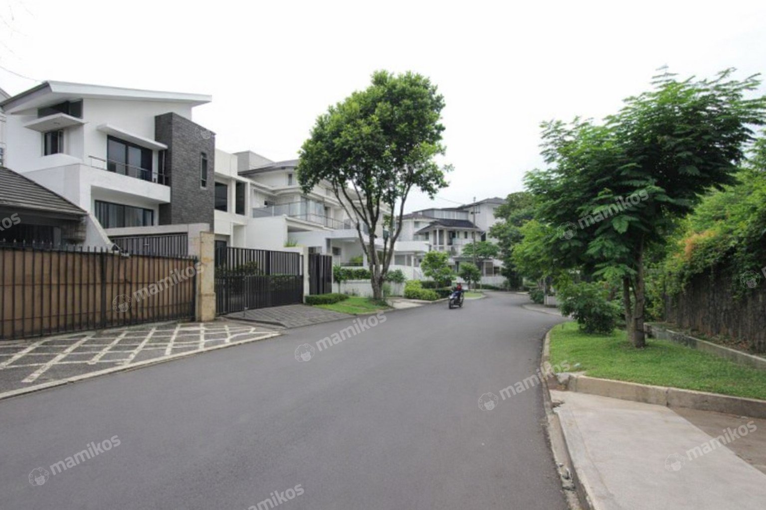 Rumah Sertifikat SHM 3 Kamar Tidur 2 Kamar Mandi Pondok Indah Jakarta Selatan - Photo 2