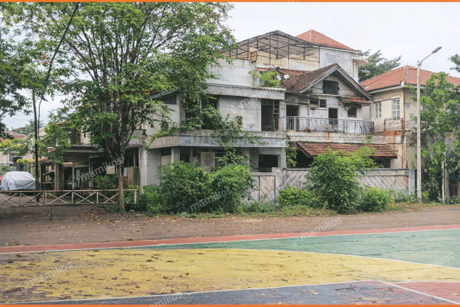 Rumah Sertifikat SHM 6 Kamar Tidur 5 Kamar Mandi Pesanggrahan Jakarta Selatan