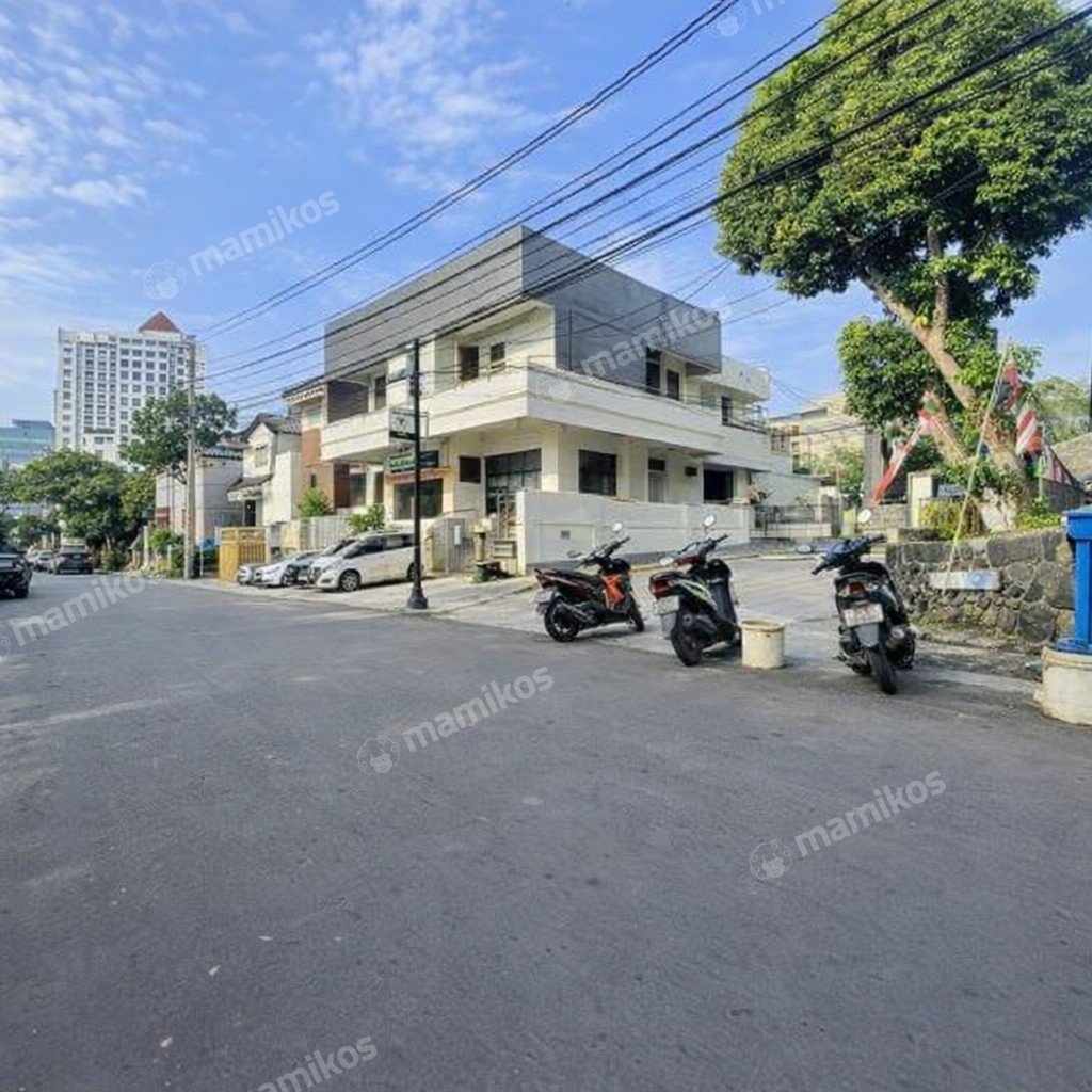 Rumah Sertifikat SHM 6 Kamar Tidur 6 Kamar Mandi Tebet Jakarta Selatan - Photo 2
