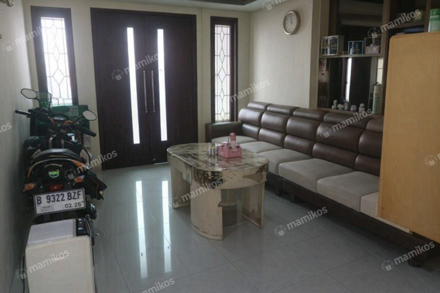 Rumah Sertifikat SHM 7 Kamar Tidur 4 Kamar Mandi Taman Cosmos Jakarta Barat