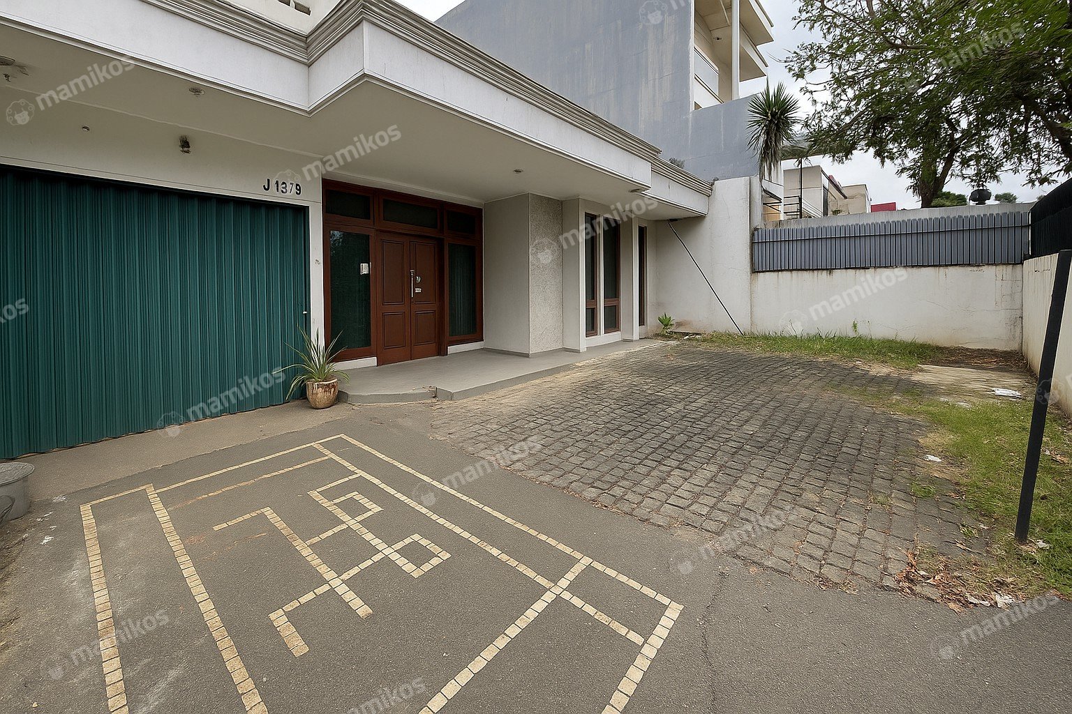 Rumah Sertifikat SHM 3 Kamar Tidur 2 Kamar Mandi Intercon Jakarta Barat