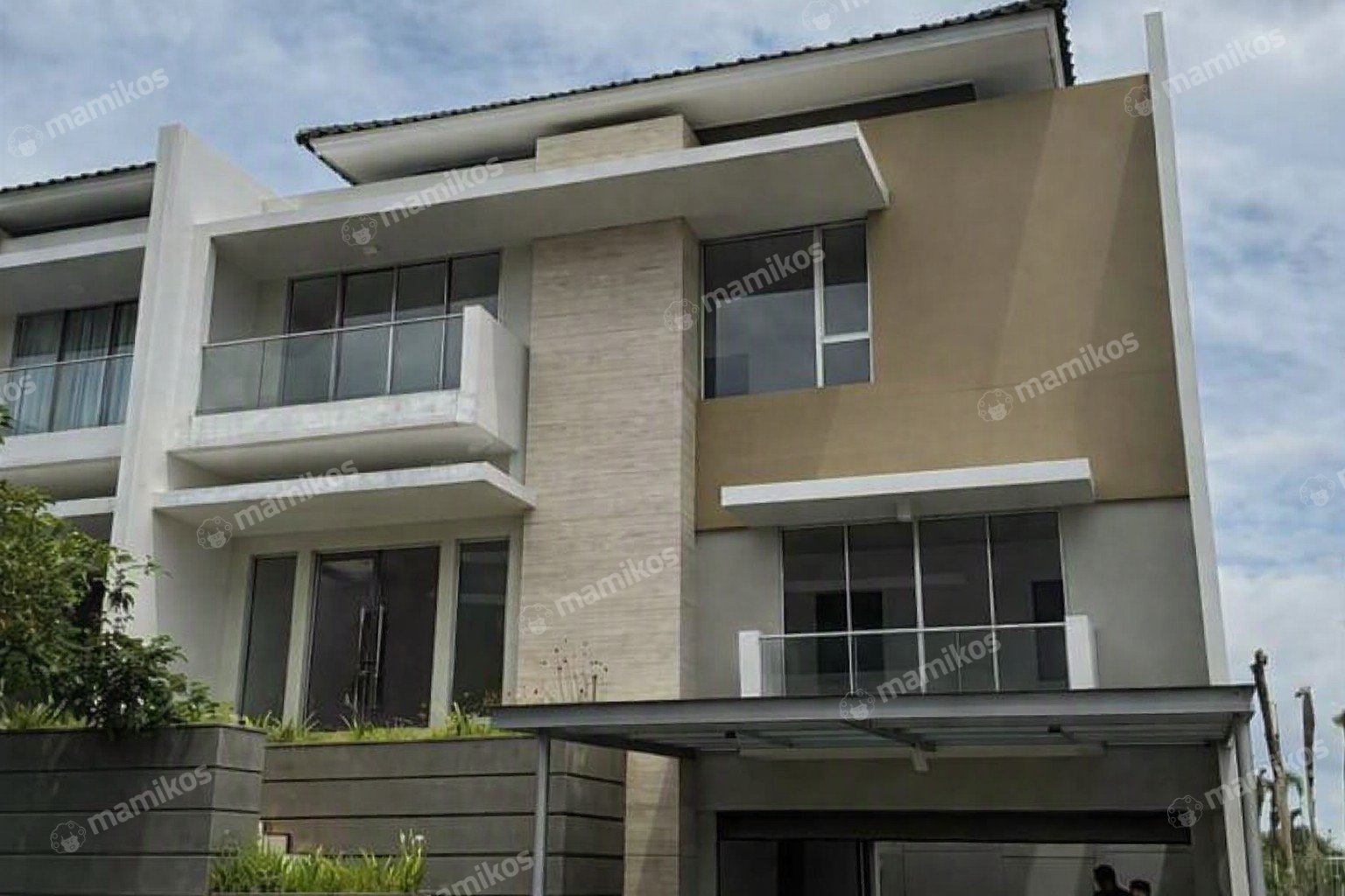 Rumah Sertifikat SHM 4 Kamar Tidur 4 Kamar Mandi Pantai Indah Kapuk 2 Jakarta Utara