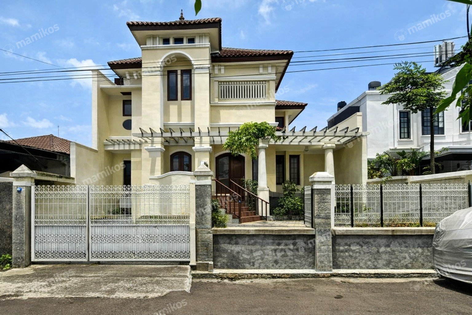 Rumah Sertifikat SHM 4 Kamar Tidur 4 Kamar Mandi Pondok Indah Jakarta Selatan