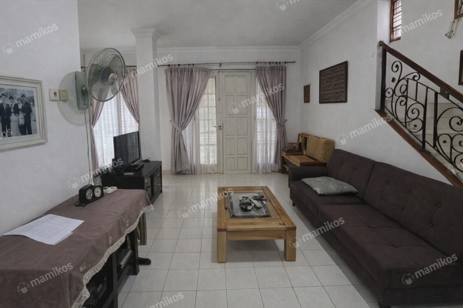 Rumah Sertifikat SHM 5 Kamar Tidur 4 Kamar Mandi Kota Wisata Jakarta Timur - Photo 2