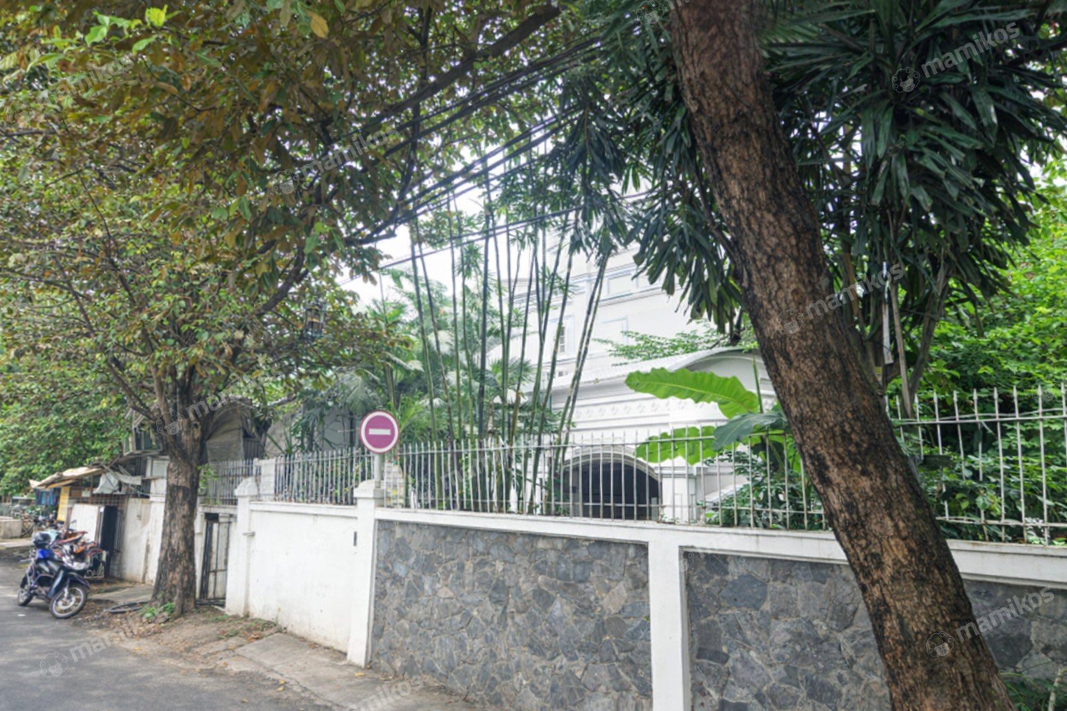 Rumah Sertifikat SHM 6 Kamar Tidur 4 Kamar Mandi Kemang Jakarta Selatan - Photo 2