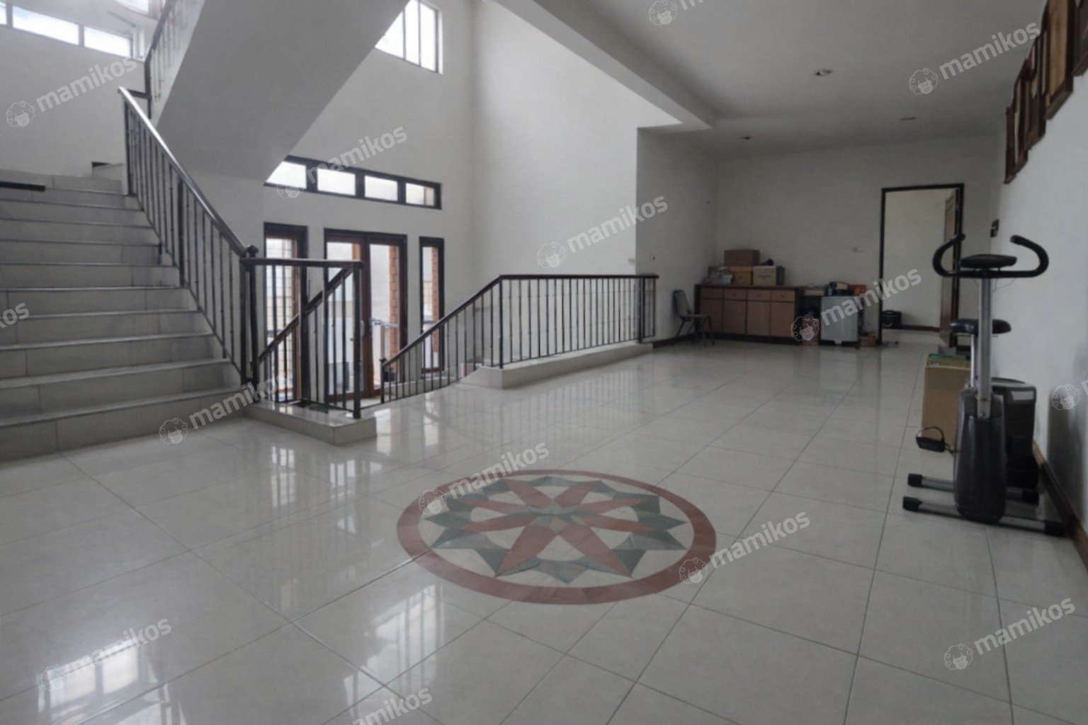 Rumah Sertifikat SHM 7 Kamar Tidur 5 Kamar Mandi Kebon Jeruk Jakarta Barat - Photo 4