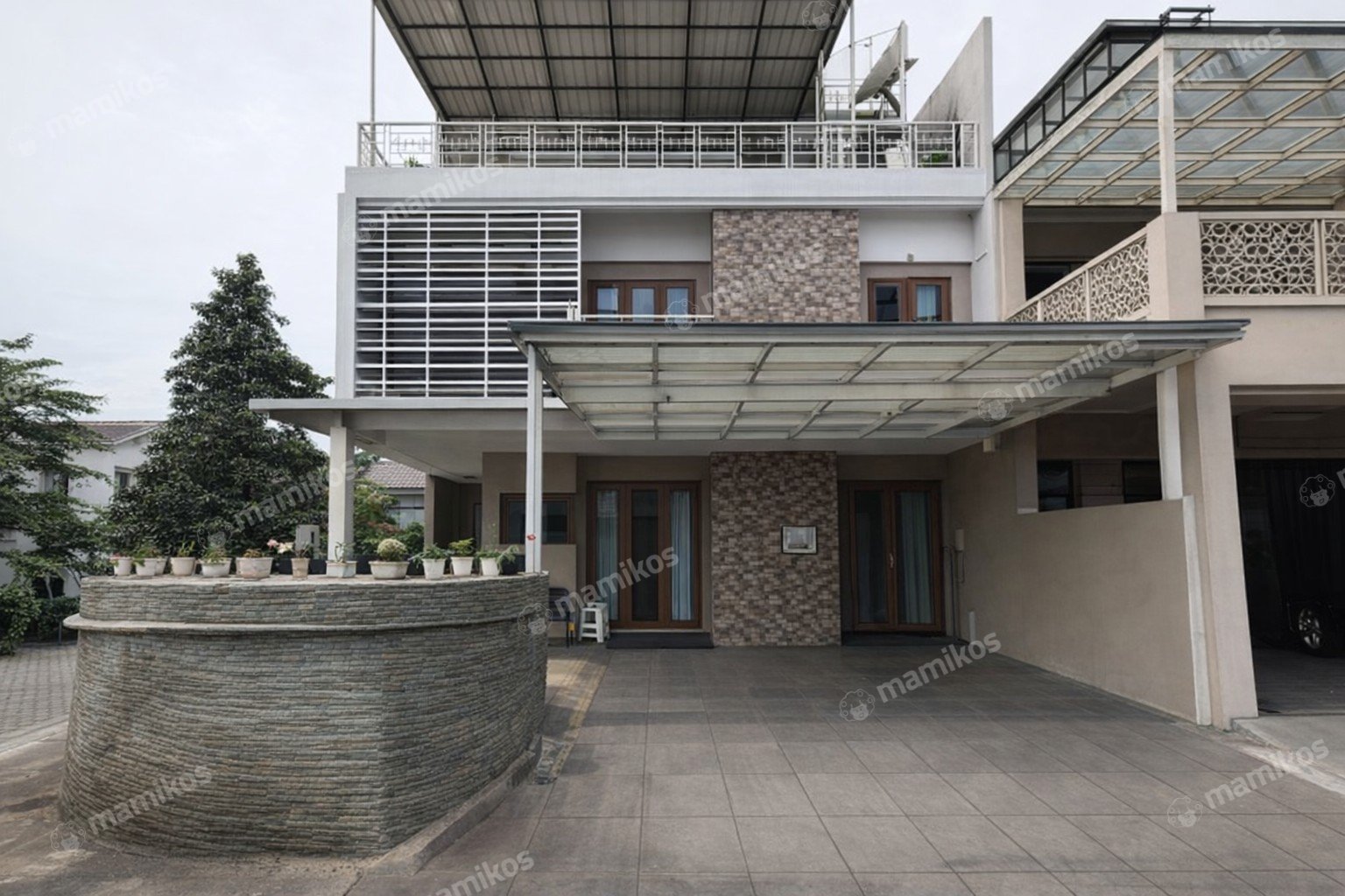 Rumah Sertifikat SHM 6 Kamar Tidur 6 Kamar Mandi Puri Mansion Jakarta Barat