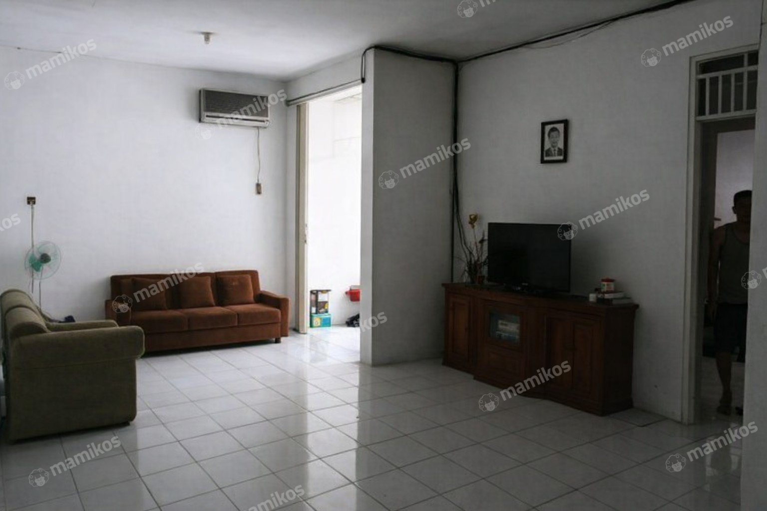 Rumah Sertifikat SHM 4 Kamar Tidur 3 Kamar Mandi Taman Ratu Jakarta Barat