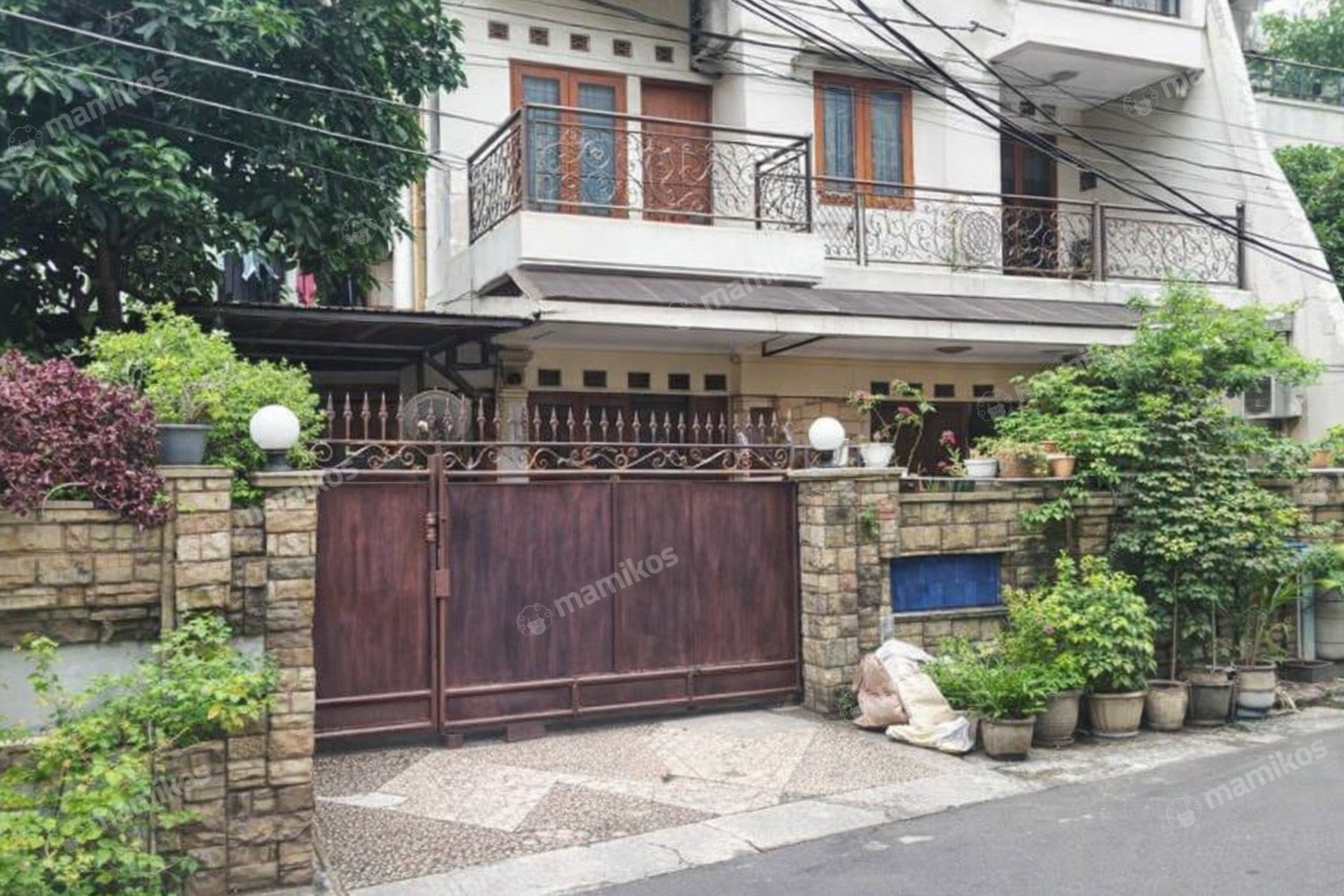 Rumah Sertifikat SHM 10 Kamar Tidur 6 Kamar Mandi Slipi Jakarta Barat