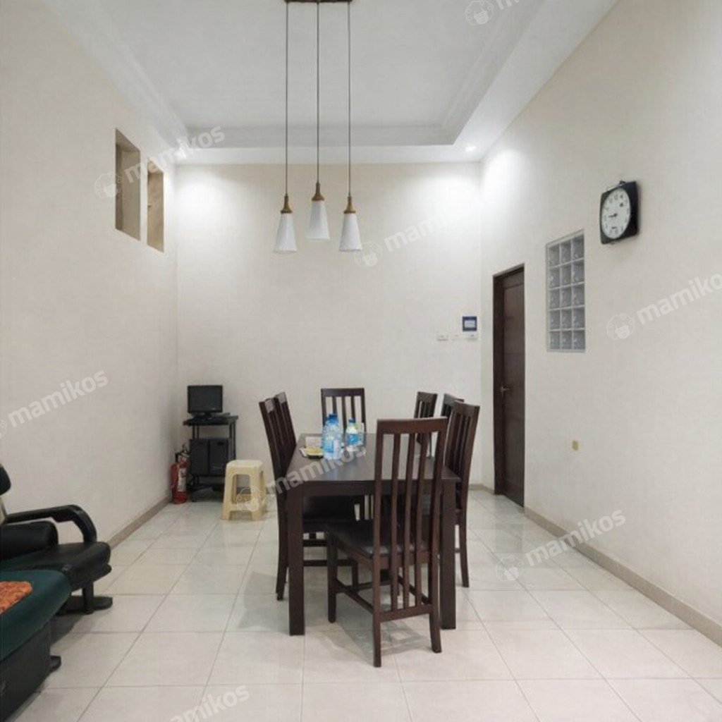 Rumah Sertifikat SHM 5 Kamar Tidur 4 Kamar Mandi Tanjung Duren Jakarta Barat - Photo 2