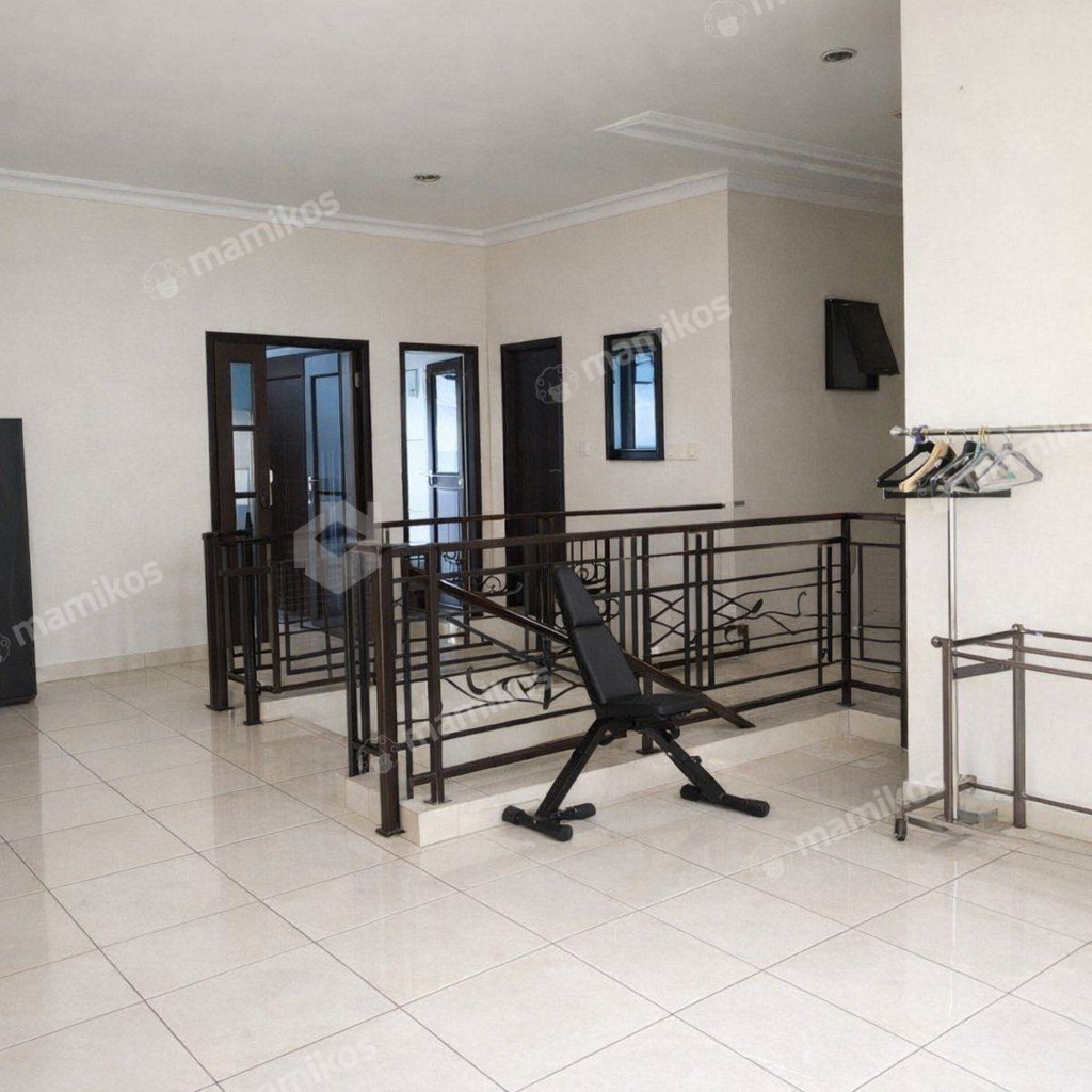 Rumah Sertifikat SHM 5 Kamar Tidur 4 Kamar Mandi Tanjung Duren Jakarta Barat - Photo 4