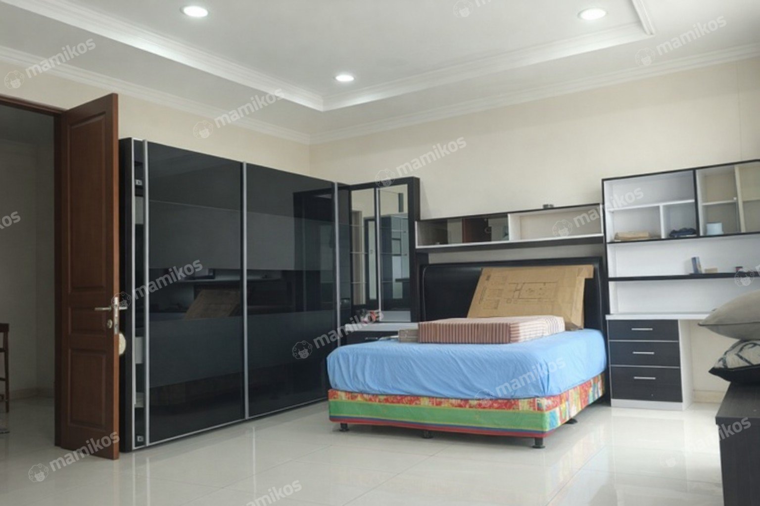 Rumah Sertifikat SHM 4 Kamar Tidur 4 Kamar Mandi Sunrise Garden Jakarta Barat
