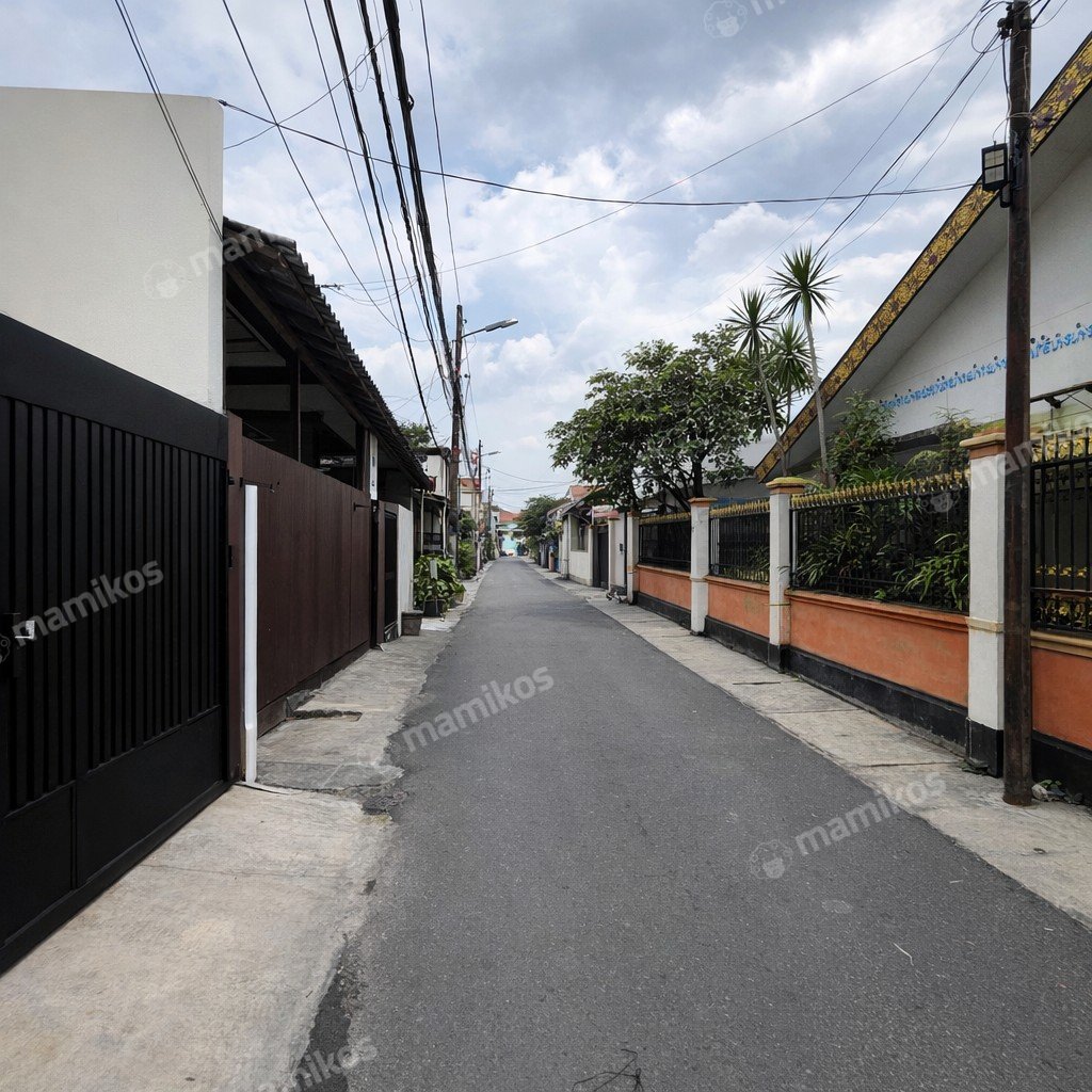 Rumah Sertifikat SHM 3 Kamar Tidur 3 Kamar Mandi Tomang Jakarta Barat - Photo 2
