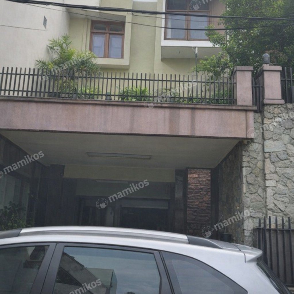 Rumah 6 Kamar Tidur 6 Kamar Mandi 4 Lantai Cibubur Jakarta Timur