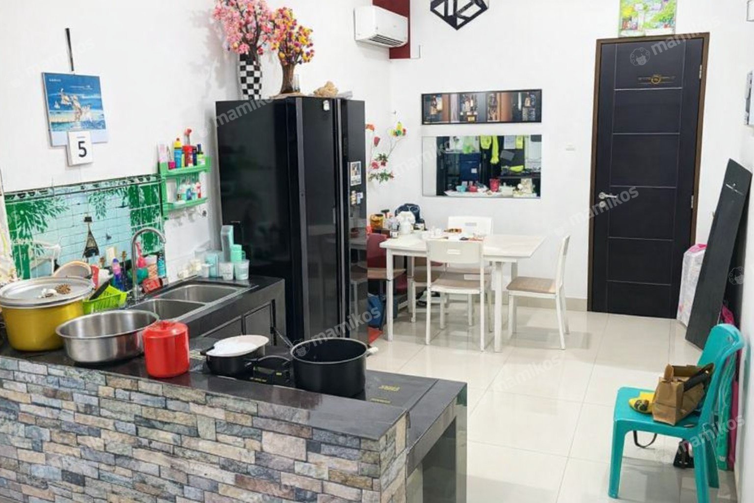 Rumah Sertifikat SHM 3 Kamar Tidur 3 Kamar Mandi Taman Ratu Jakarta Barat