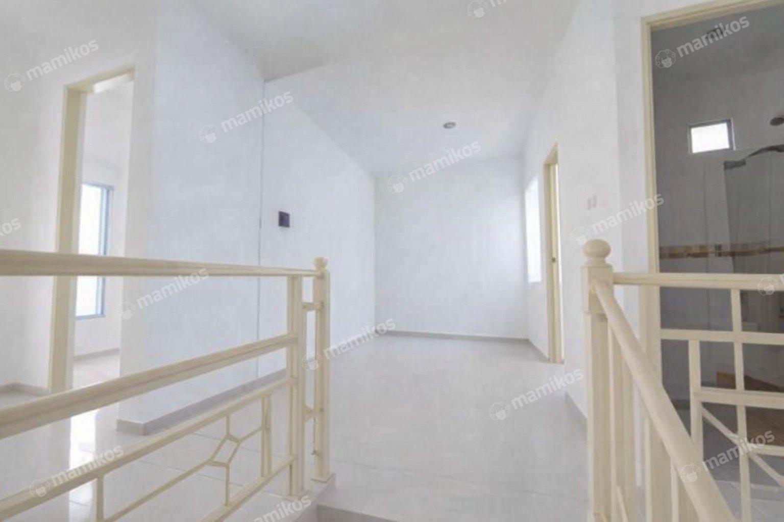 Rumah Sertifikat SHM 4 Kamar Tidur 3 Kamar Mandi Permata Buana Jakarta Barat - Photo 4
