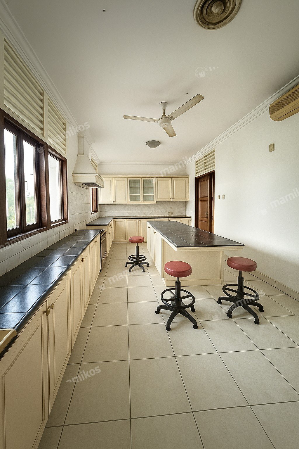 Rumah Sertifikat SHM 4 Kamar Tidur 3 Kamar Mandi Kemang Jakarta Selatan - Photo 5