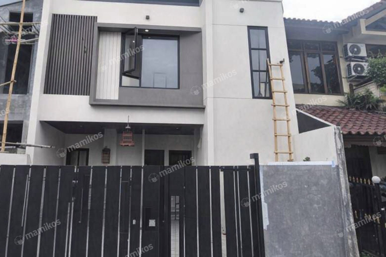 Rumah Sertifikat SHM 4 Kamar Tidur 4 Kamar Mandi Rawamangun Jakarta Timur