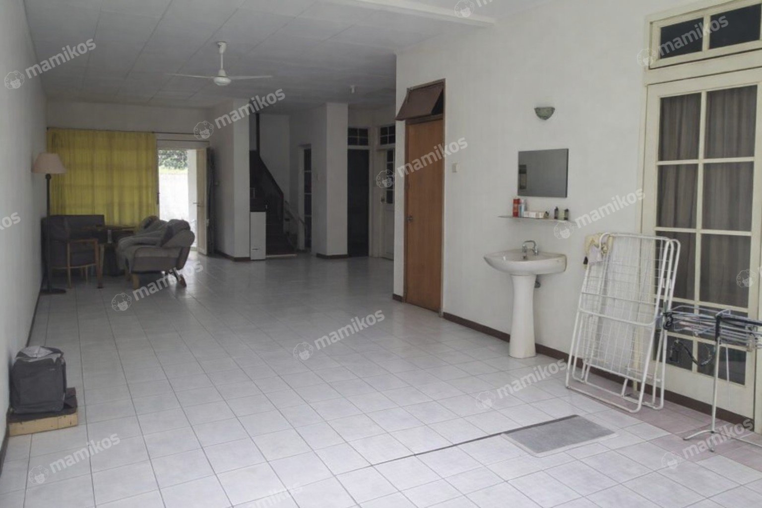 Rumah Sertifikat SHM 4 Kamar Tidur 2 Kamar Mandi Taman Ratu Jakarta Barat - Photo 2