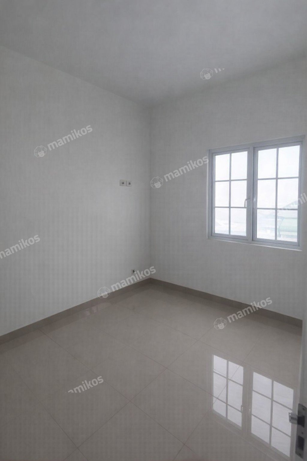 Rumah Sertifikat SHM 3 Kamar Tidur 2 Kamar Mandi Kota Wisata Jakarta Timur - Photo 3