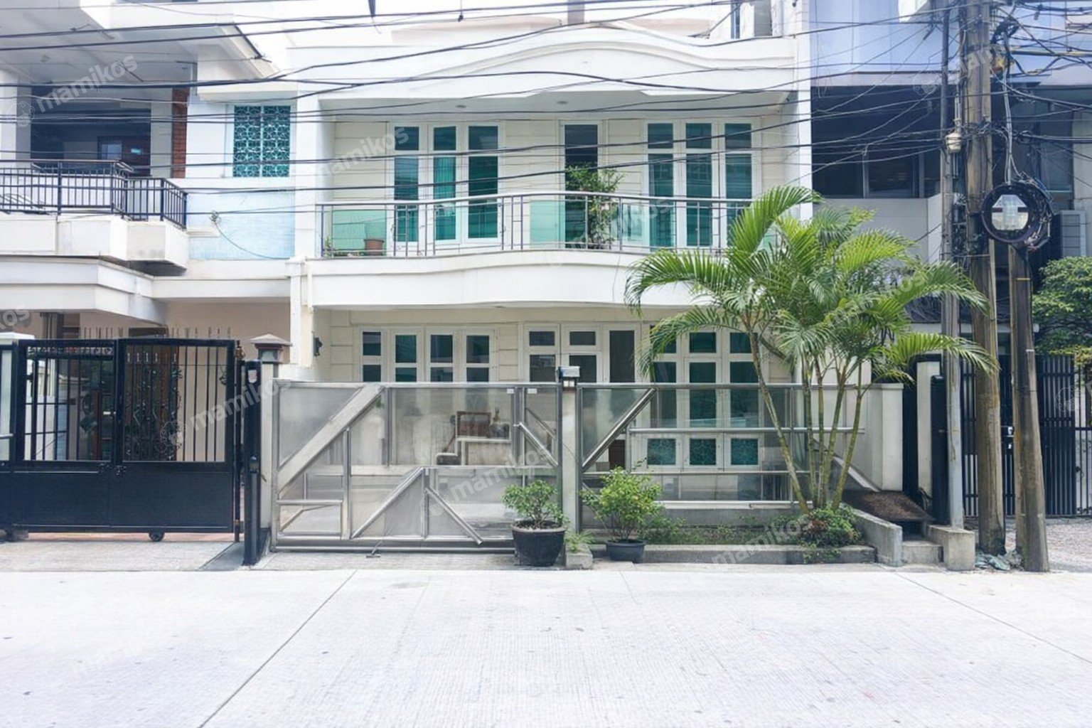 Rumah Sertifikat SHM 5 Kamar Tidur 4 Kamar Mandi Green Ville Jakarta Barat