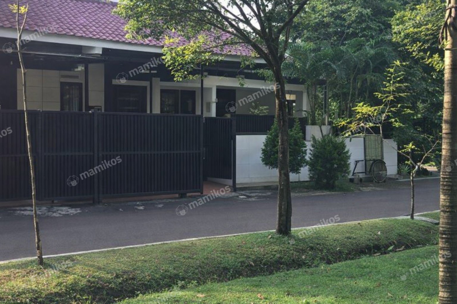 Rumah Sertifikat SHM 4 Kamar Tidur 4 Kamar Mandi Joglo Jakarta Barat