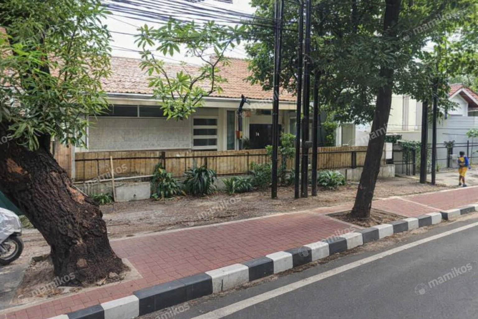 Rumah Sertifikat SHM 5 Kamar Tidur 5 Kamar Mandi Blok M Jakarta Selatan