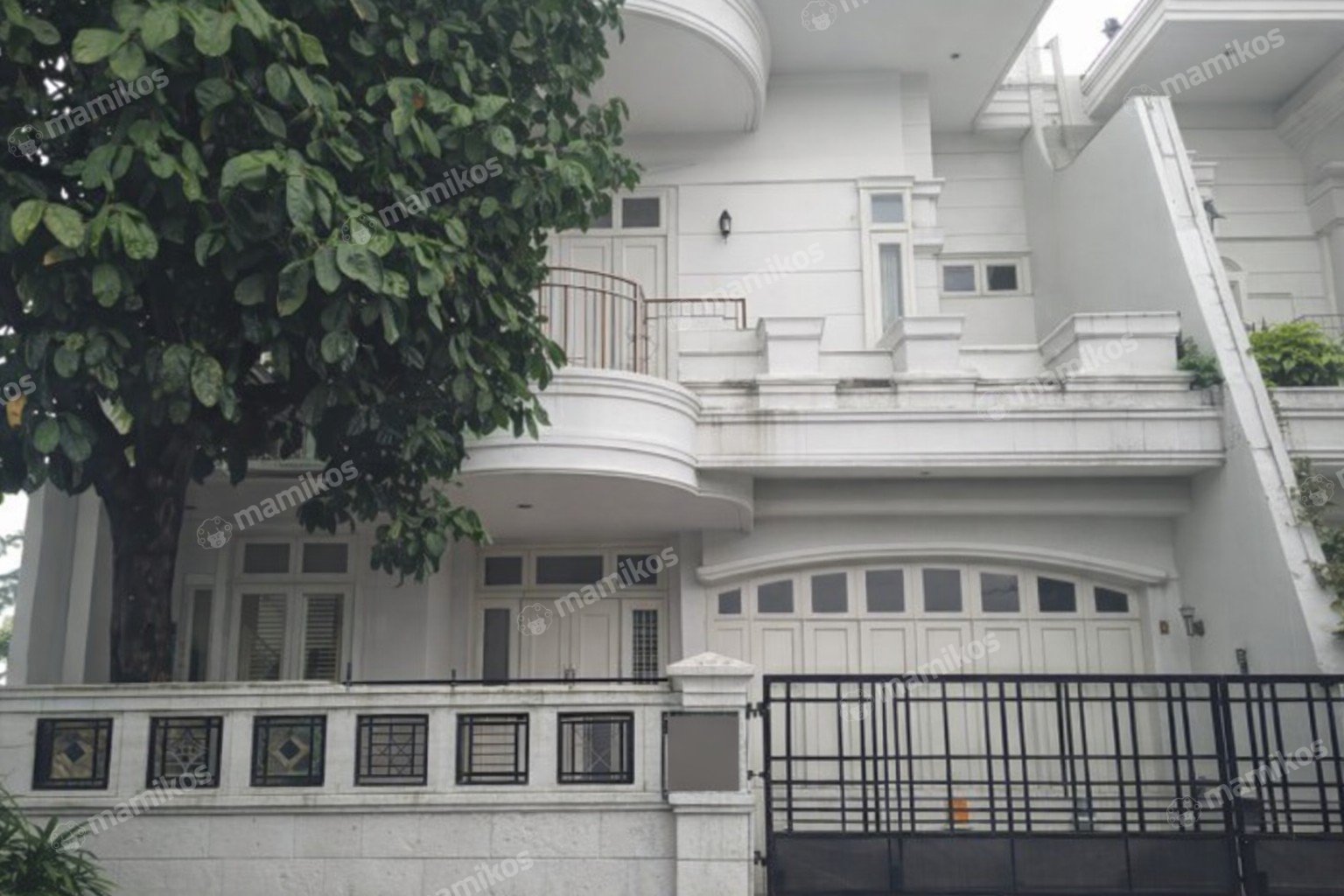 Rumah Sertifikat SHM 4 Kamar Tidur 4 Kamar Mandi Joglo Jakarta Barat