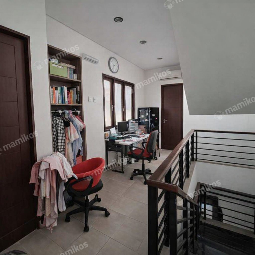Rumah Sertifikat SHM 5 Kamar Tidur 5 Kamar Mandi Green Ville Jakarta Barat - Photo 5
