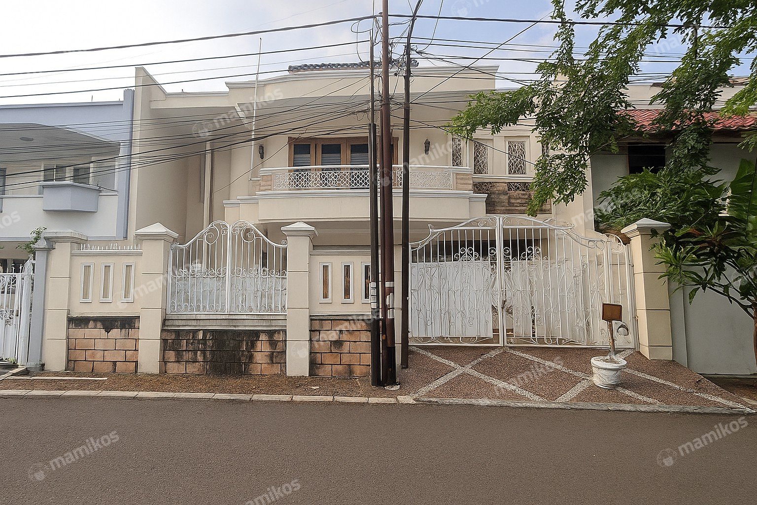 Rumah 4KT 2KM Tanjung Duren Utara Jakarta Barat