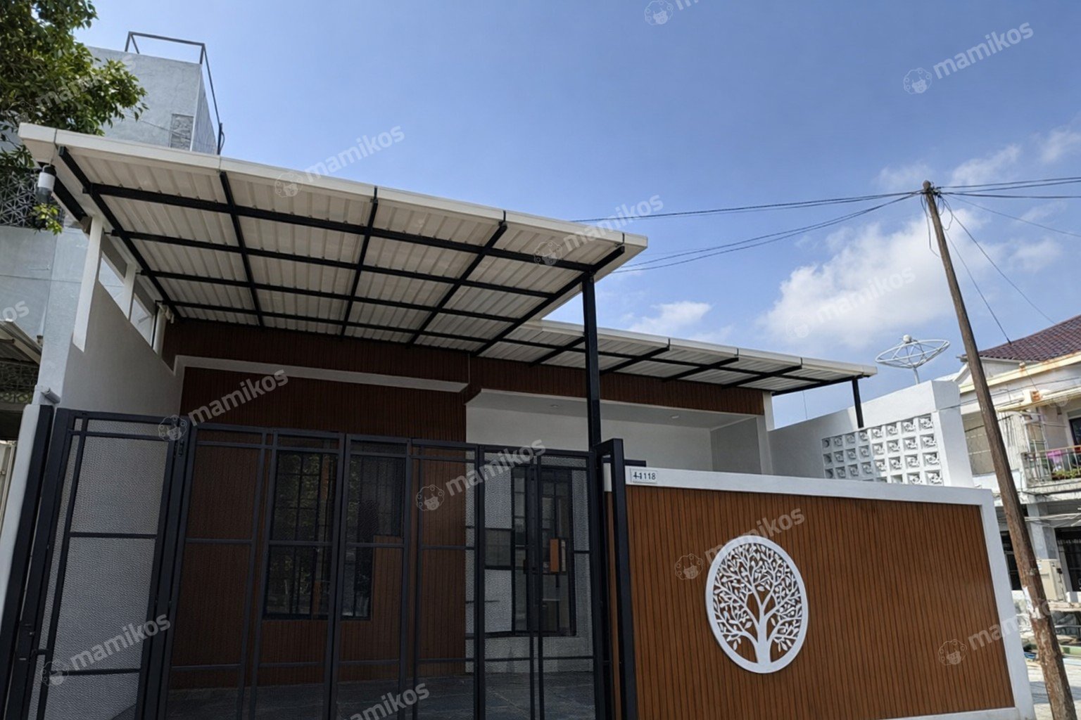Rumah Sertifikat SHM 3 Kamar Tidur 2 Kamar Mandi Taman Surya Jakarta Barat