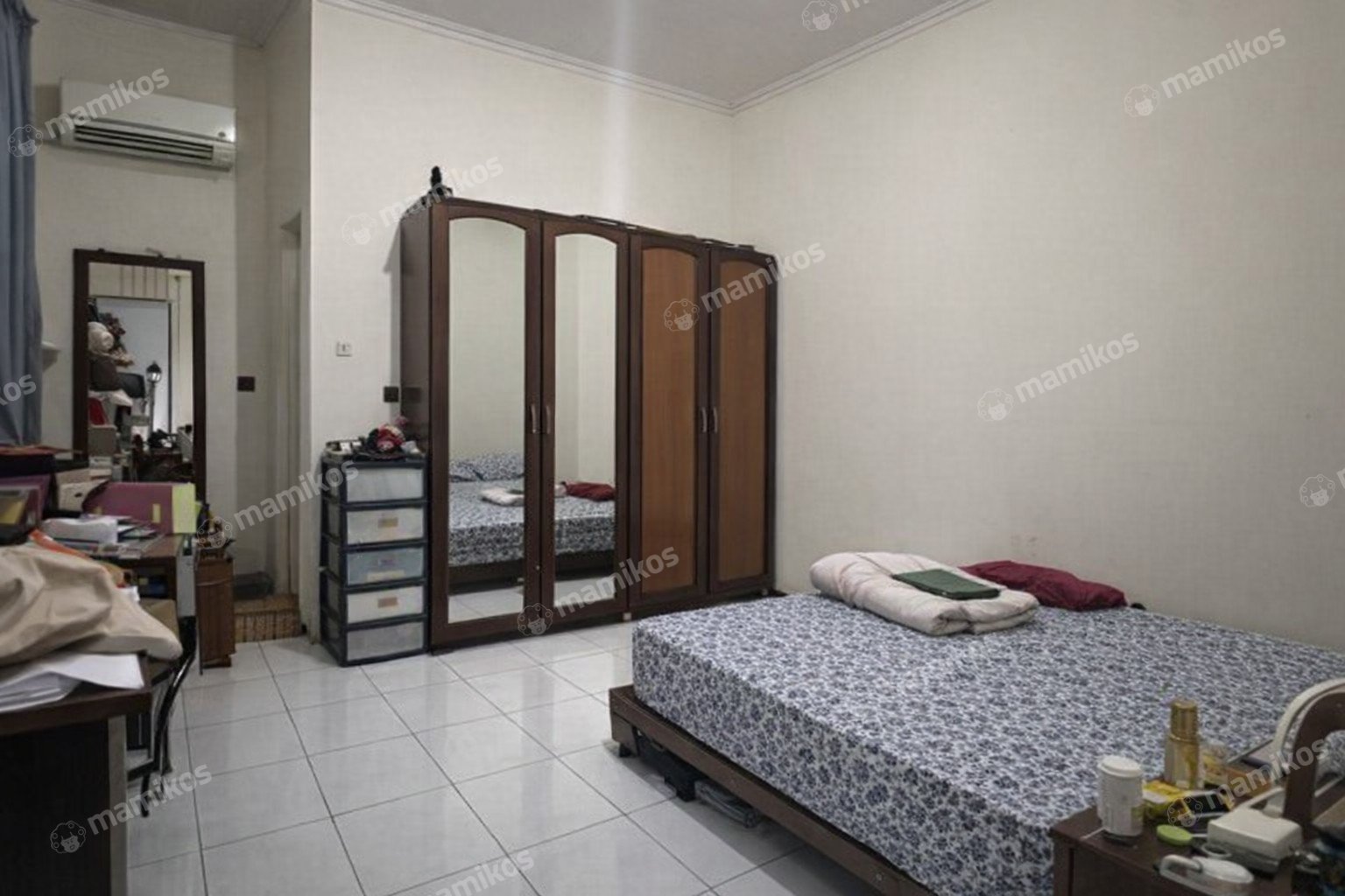 Rumah Sertifikat SHM 4 Kamar Tidur 3 Kamar Mandi Sunrise Garden Jakarta Barat