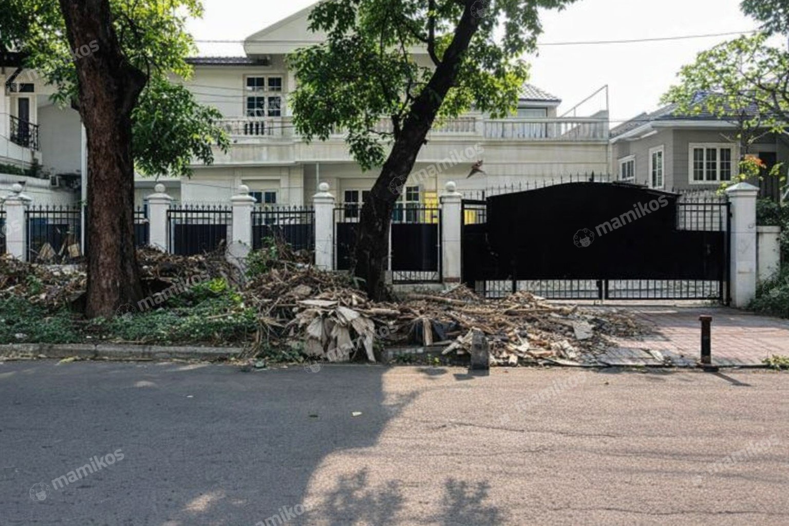 Rumah Sertifikat SHM 5 Kamar Tidur 4 Kamar Mandi Pondok Indah Jakarta Selatan