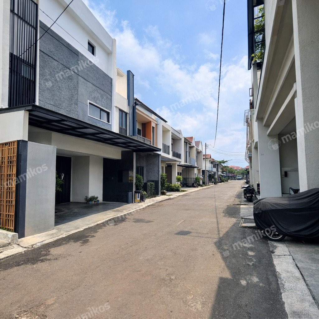 Rumah 4 Kamar Tidur 4 Kamar Mandi 3 Lantai Lebak Bulus Jakarta Selatan - Photo 4