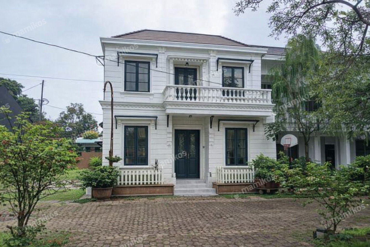 Rumah Sertifikat SHM 8 Kamar Tidur 4 Kamar Mandi Cirendeu Jakarta Selatan