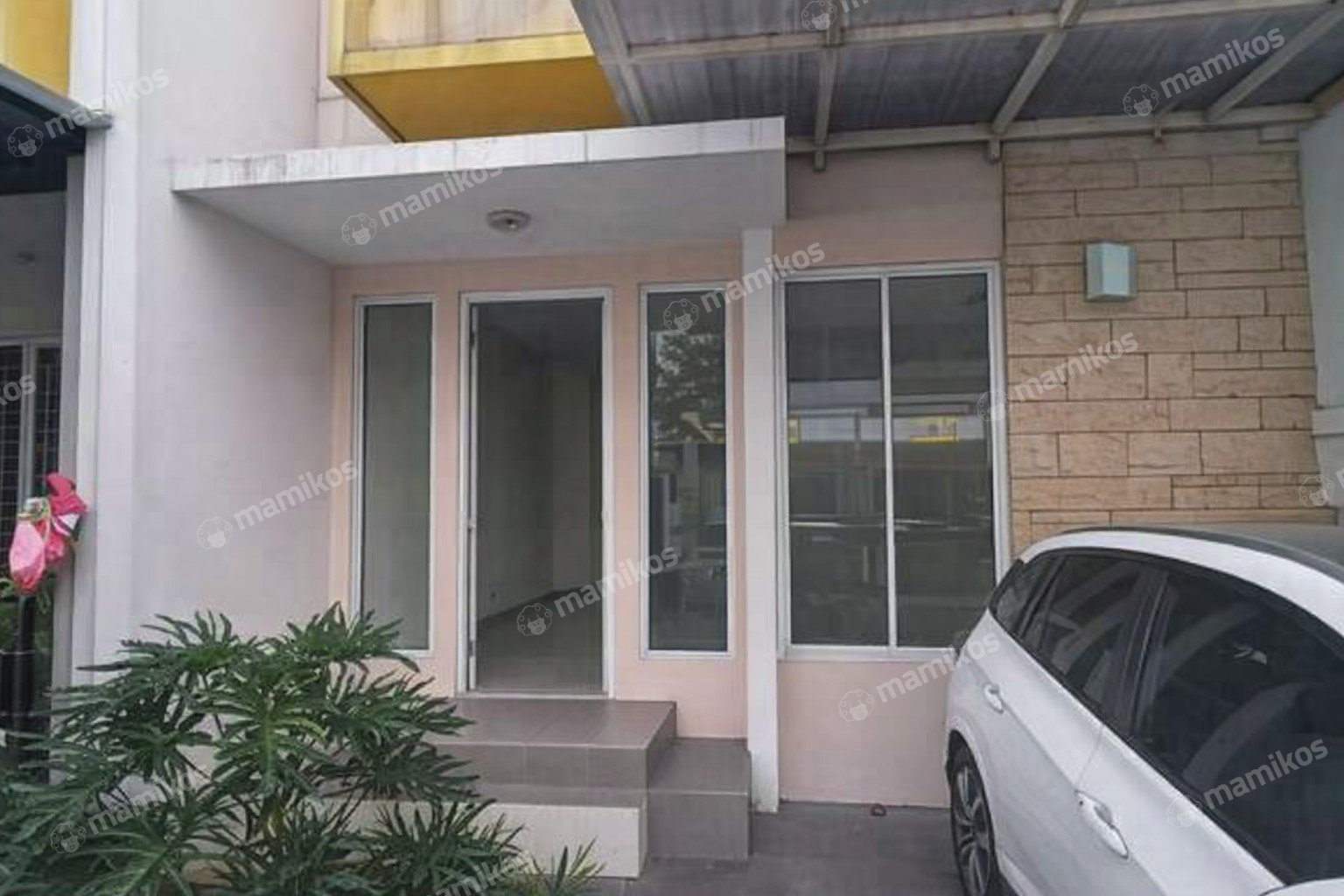 Rumah Sertifikat SHM 3 Kamar Tidur 2 Kamar Mandi Green Lake City Jakarta Barat