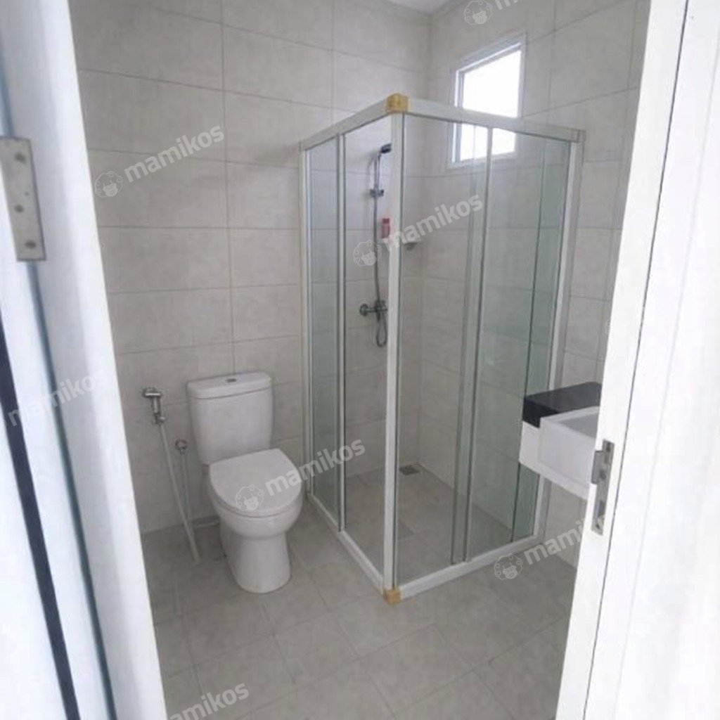 Rumah Sertifikat SHM 3 Kamar Tidur 2 Kamar Mandi Green Lake City Jakarta Barat - Photo 4