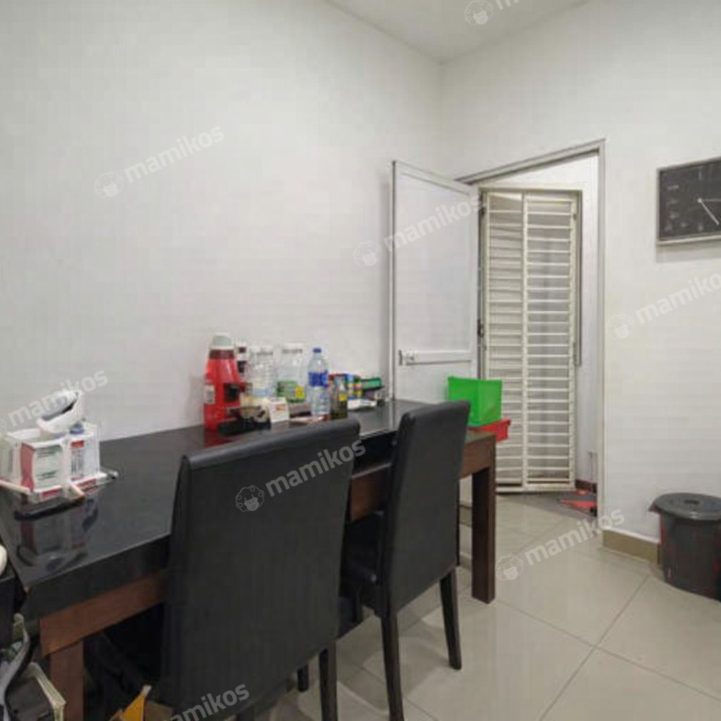 Rumah Sertifikat SHM 4 Kamar Tidur 3 Kamar Mandi Taman Ratu Jakarta Barat - Photo 5