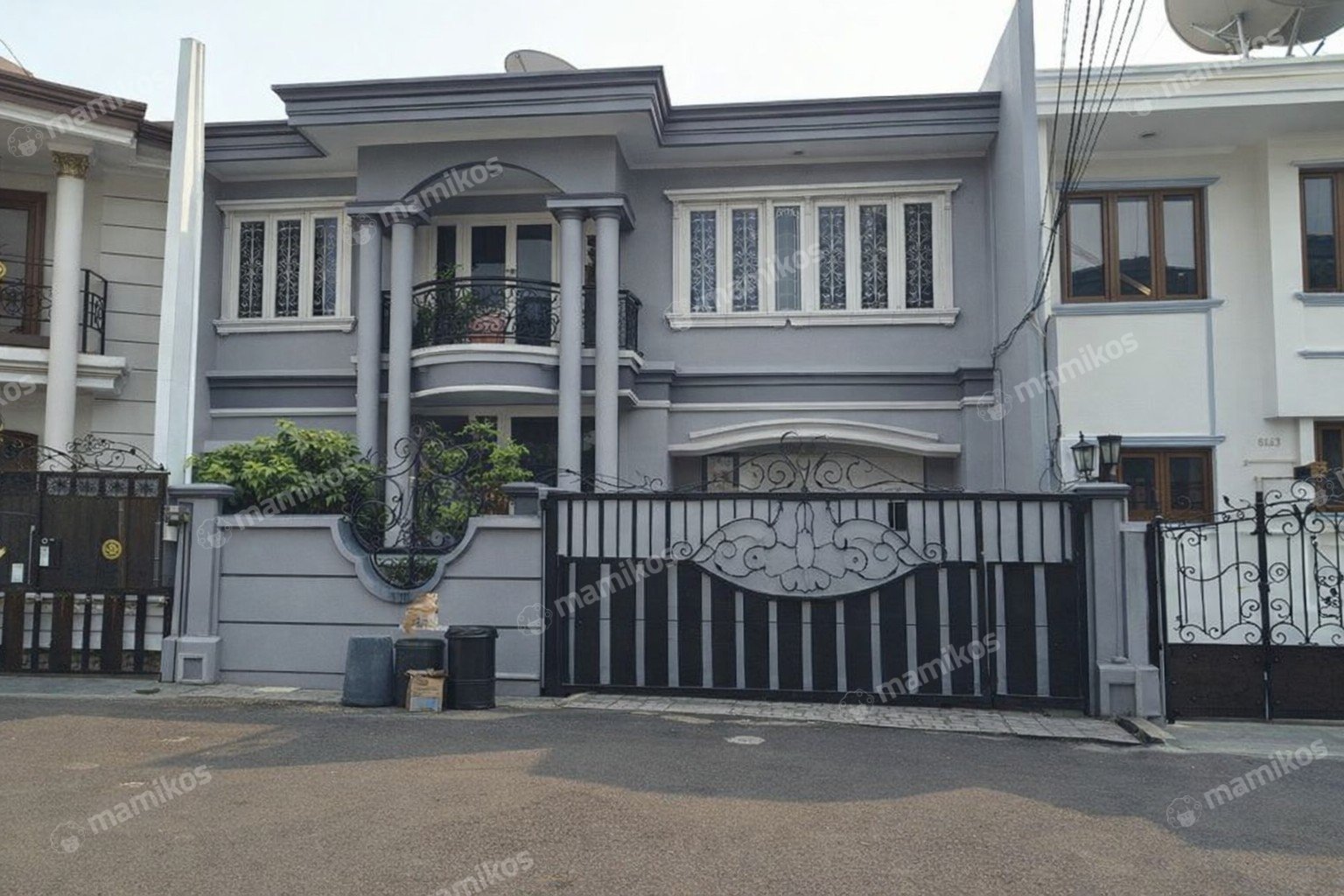 Rumah Sertifikat SHM 5 Kamar Tidur 4 Kamar Mandi Sunter Jakarta Utara