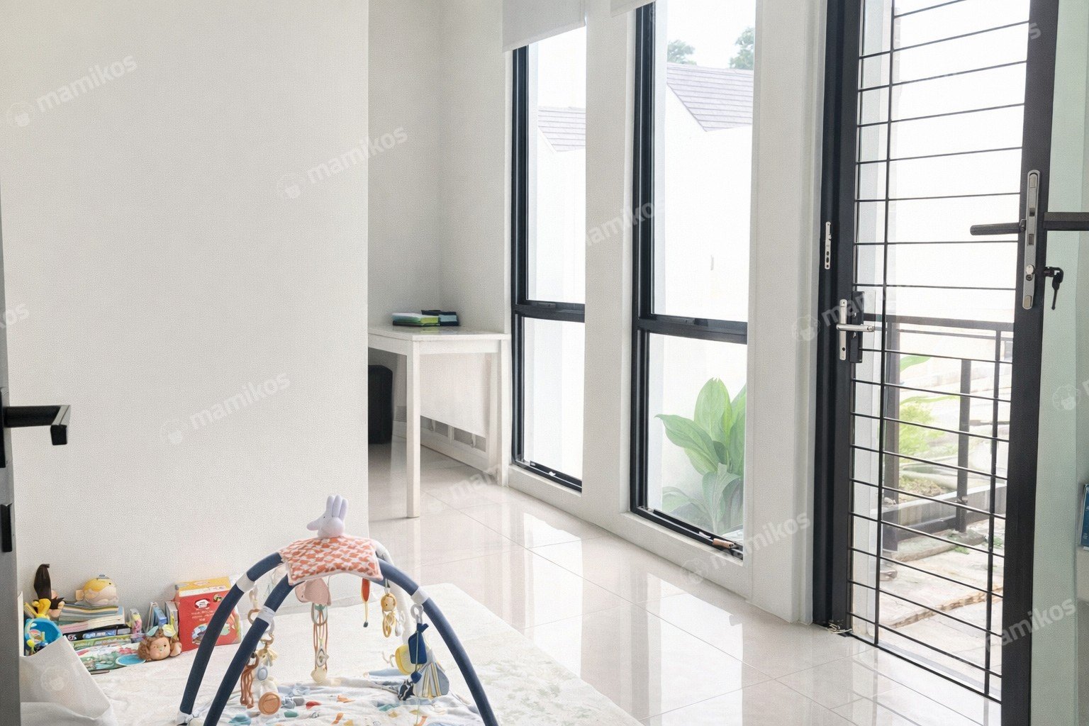 Rumah Sertifikat SHM 5 Kamar Tidur 4 Kamar Mandi Semanan Jakarta Barat
