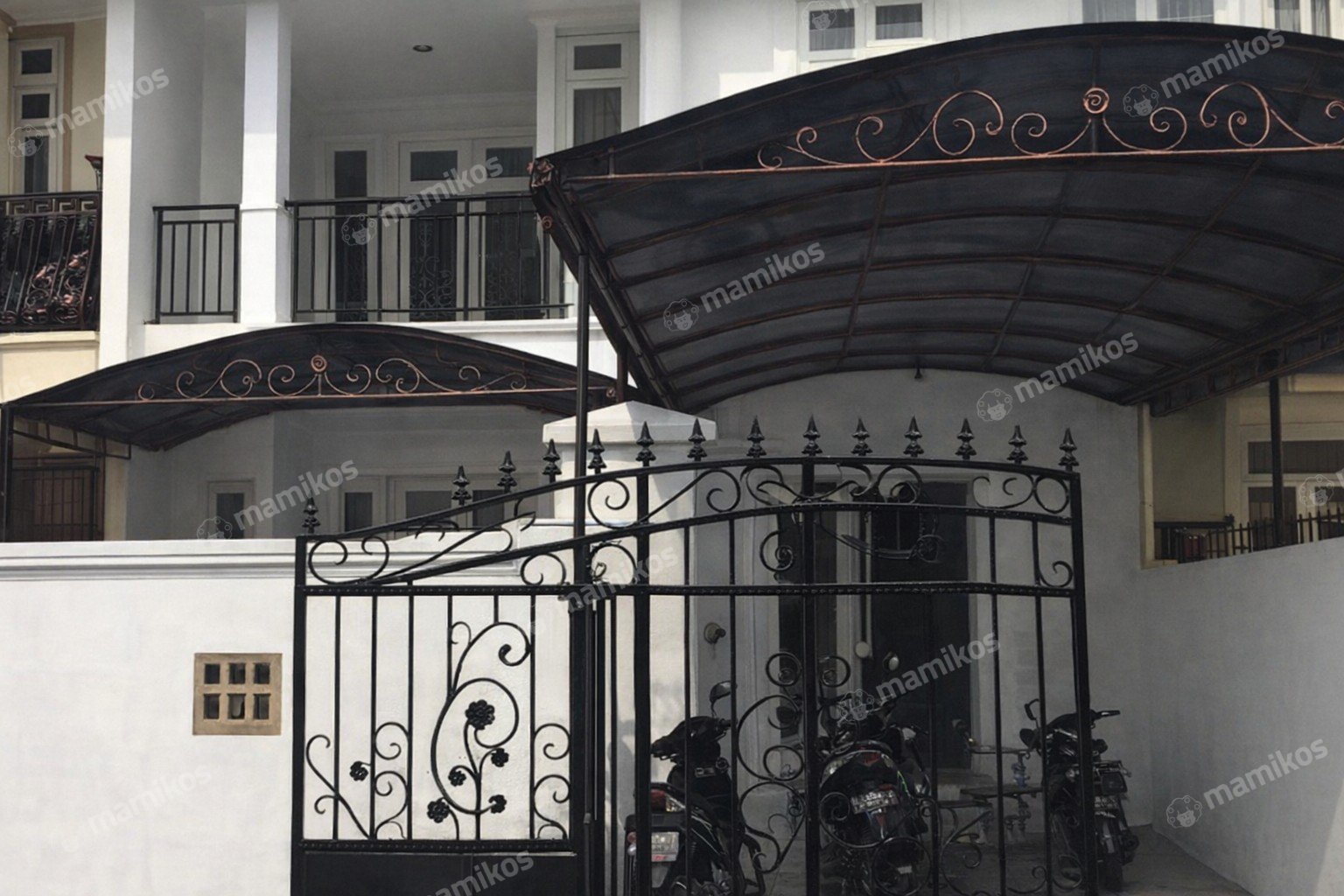 Rumah Sertifikat SHM 3 Kamar Tidur 3 Kamar Mandi Taman Palem Jakarta Barat