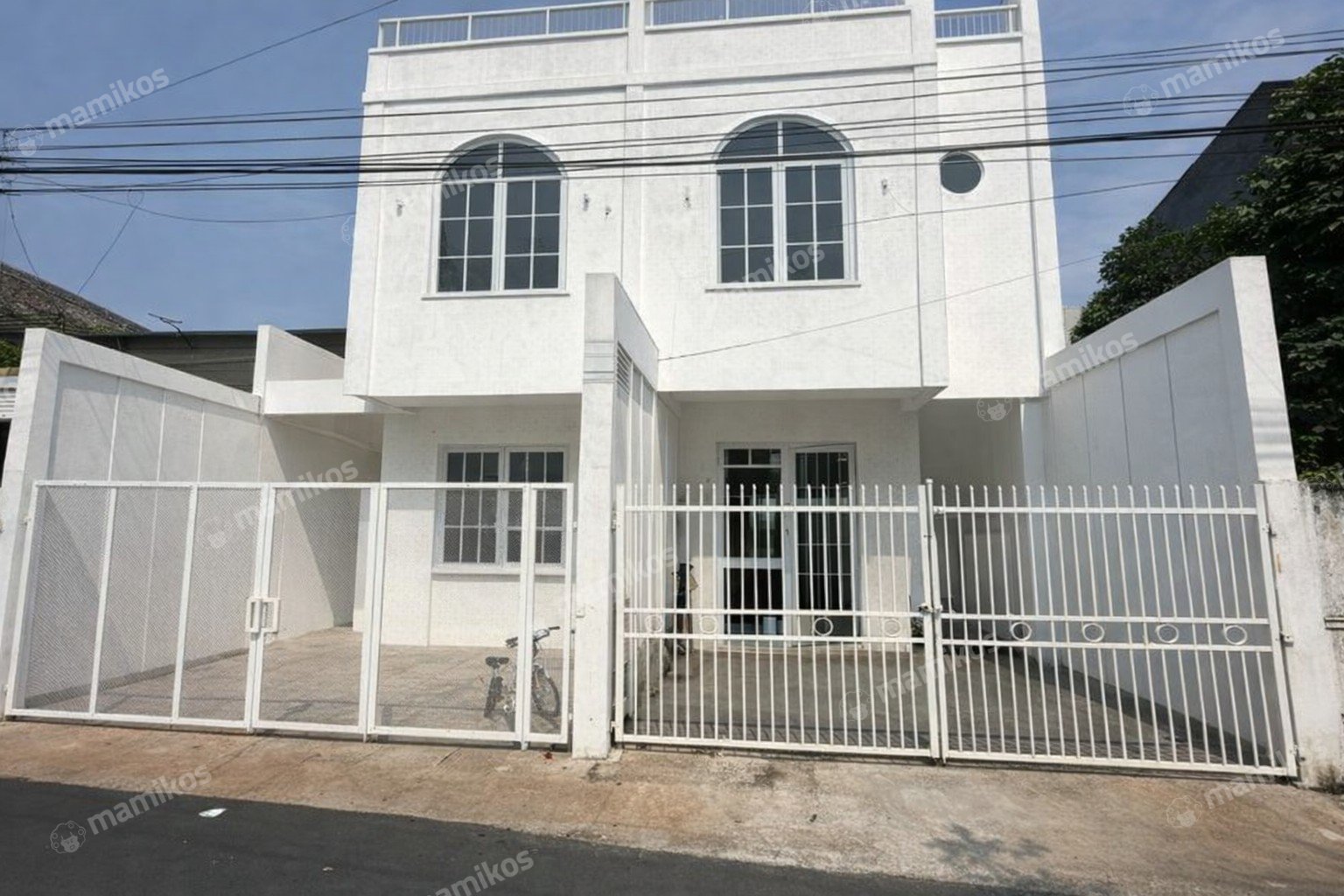 Rumah Sertifikat SHM 3 Kamar Tidur 3 Kamar Mandi Taman Mini Jakarta Timur
