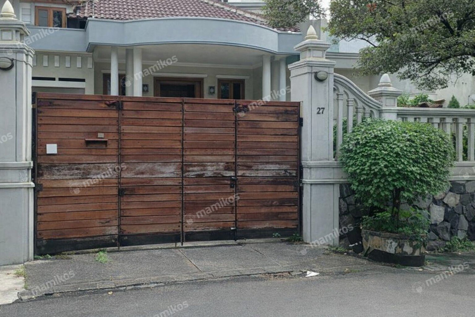 Rumah Sertifikat SHM 8 Kamar Tidur 8 Kamar Mandi Cipete Jakarta Selatan